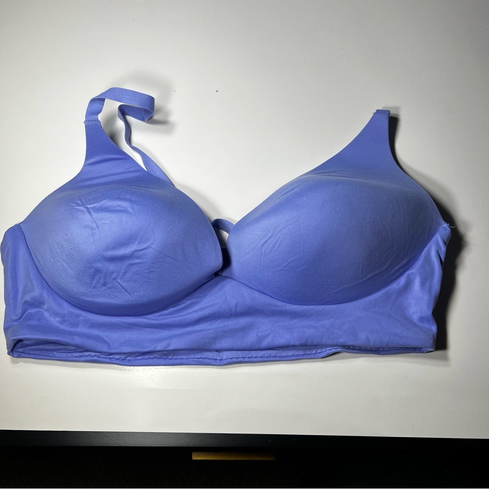 Victoria Secret lightly lined plunge 38C